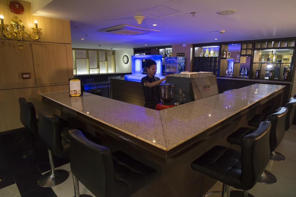 Esperado Lake View Hotel Rangun Zewnętrze zdjęcie
