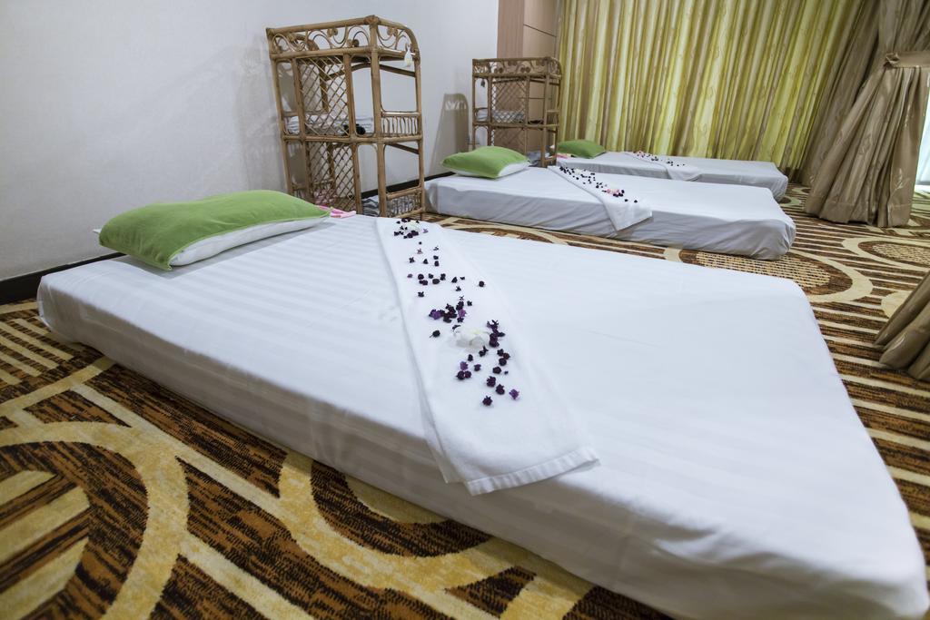 Esperado Lake View Hotel Rangun Zewnętrze zdjęcie