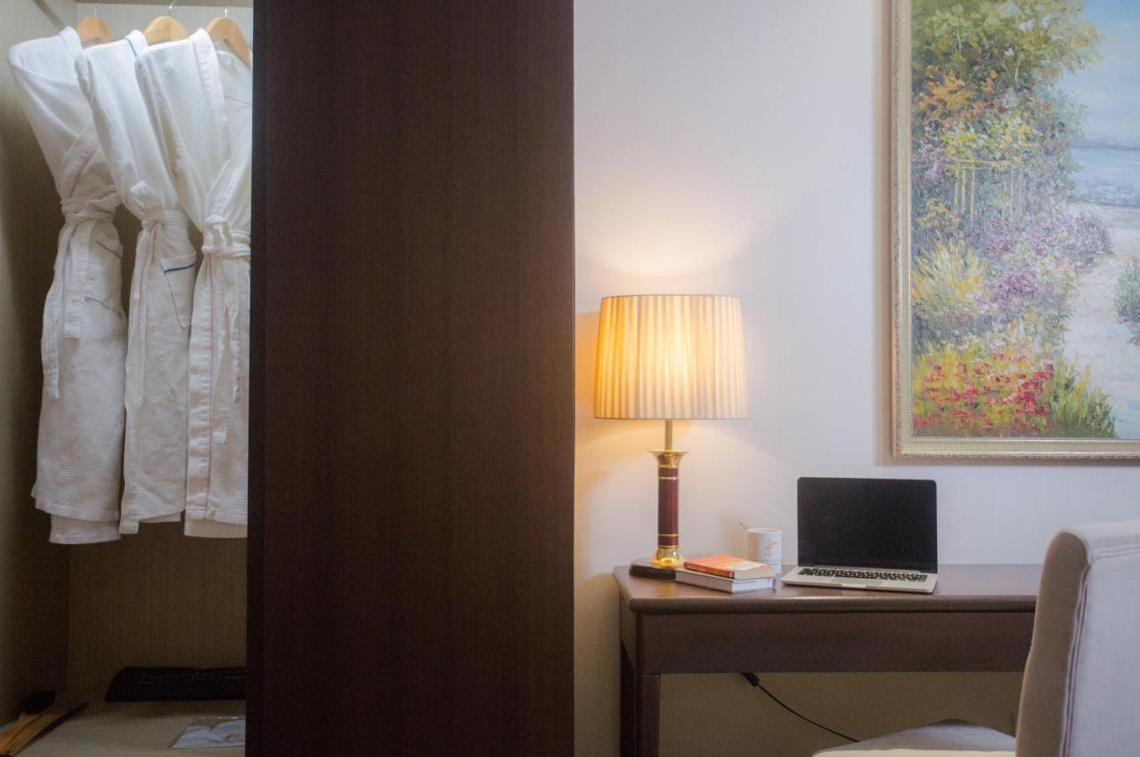 Esperado Lake View Hotel Rangun Zewnętrze zdjęcie